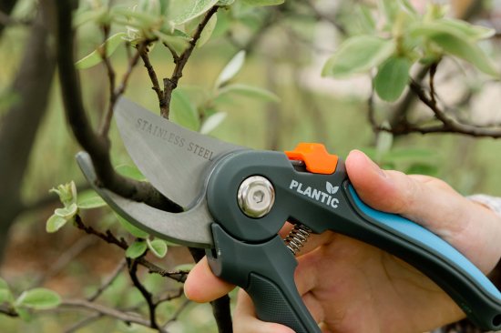 Секатор плоскостной Plantic Light L63 22 мм