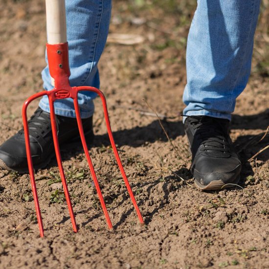 Вилы Павловская Заря (812001) рельсовая сталь навозные 4 зуба 1200 мм