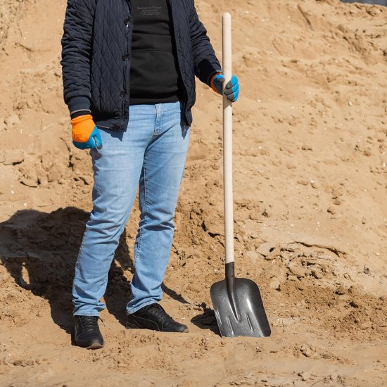 Лопата совковая Павловская Заря рельсовая сталь универсальная с деревянным черенком 1200 мм (811011)