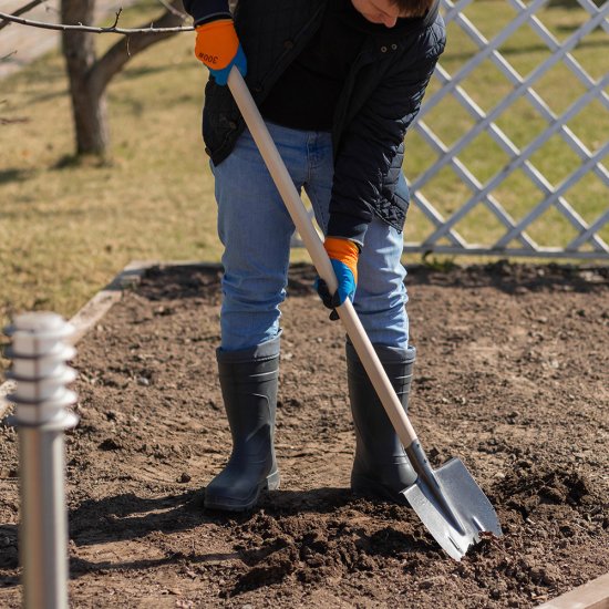 Лопата штыковая Павловская Заря рельсовая сталь с ребрами жесткости универсальная с деревянным черенком 1200 мм (811012)