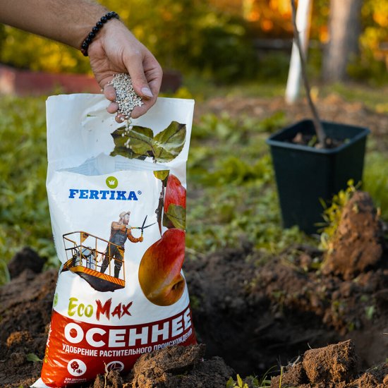 Удобрение для деревьев и луковичных культур гранулированное Тукосмесь EcoMax Осеннее Fertika 5 кг