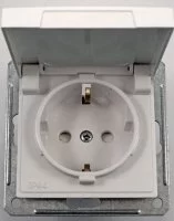 Розетка встраиваемая Systeme Electric Aqua W59 с заземлением с защитной шторкой цвет белый