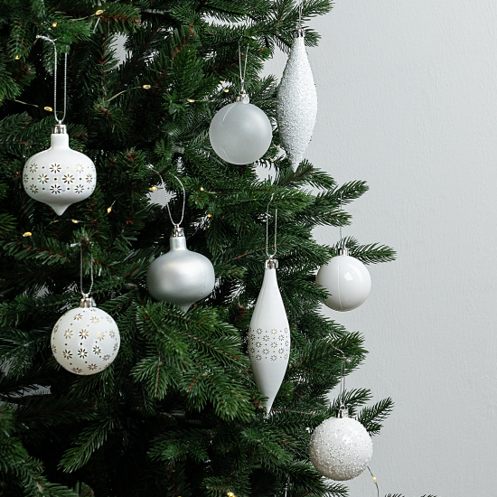 Набор елочных шаров KREAFORTA ø5-14 см белый 26 шт.