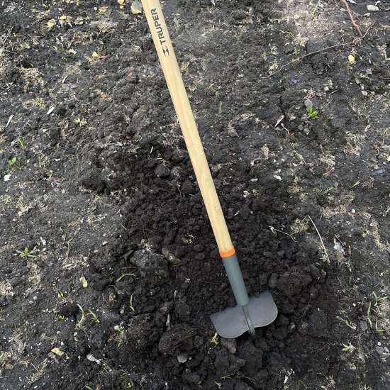 Тяпка садовая Truper 150 мм с деревянным лакированным черенком (10553)