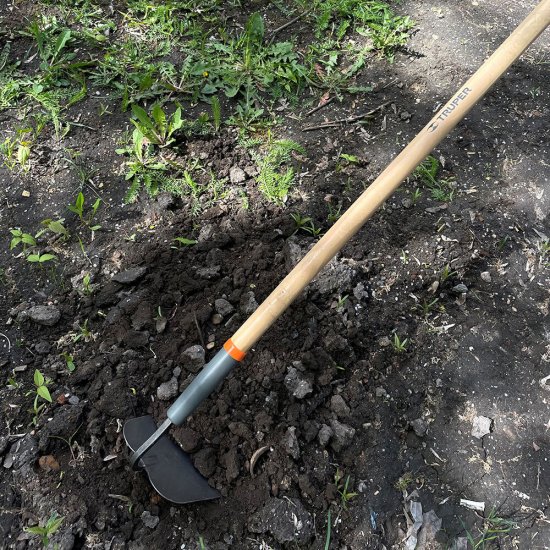 Тяпка садовая Truper 150 мм с деревянным лакированным черенком (10553)