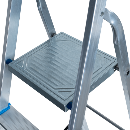 Стремянка алюминиевая Ladderbel STR-AL-5 5 ступеней, максимальная нагрузка 150 кг