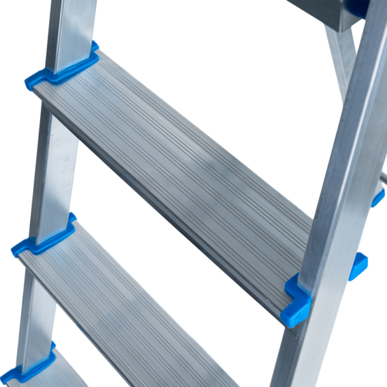 Стремянка алюминиевая Ladderbel STR-AL-4 4 ступени, максимальная нагрузка 150 кг