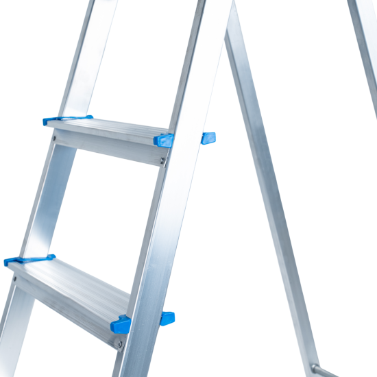 Стремянка алюминиевая Ladderbel STR-AL-4 4 ступени, максимальная нагрузка 150 кг