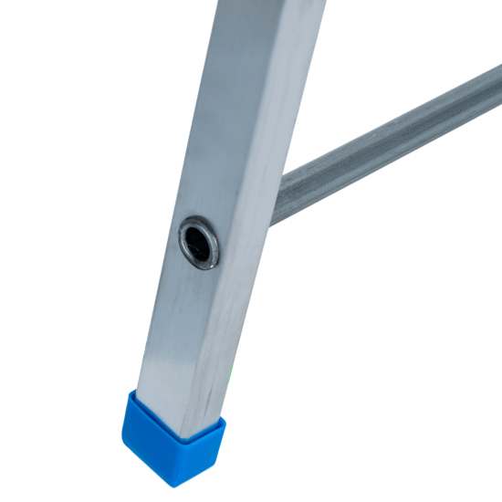 Стремянка алюминиевая Ladderbel STR-AL-4 4 ступени, максимальная нагрузка 150 кг