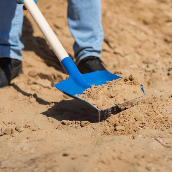 Лопата совковая Павловская Заря стальная усиленная с деревянным черенком 1000 мм (155683)
