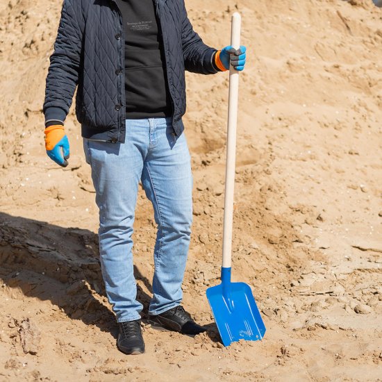 Лопата совковая Павловская Заря стальная усиленная с деревянным черенком 1200 мм (155682)