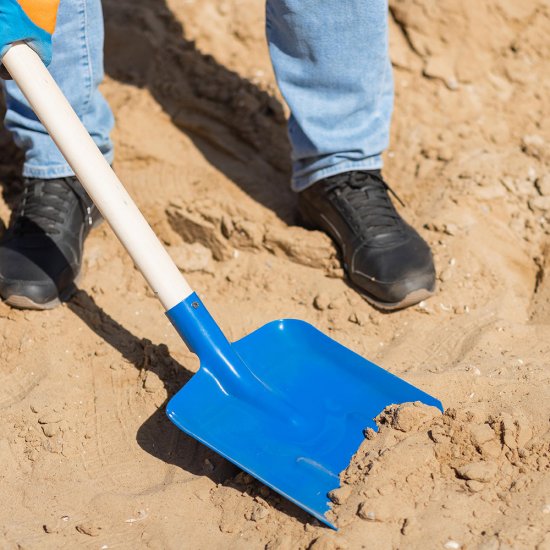 Лопата совковая Павловская Заря стальная усиленная с деревянным черенком 1200 мм (155682)