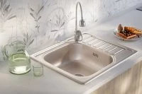 Мойка для кухни врезная с крылом 58x50 см глубина чаши 16 см лен нержавеющая сталь цвет серебристый
