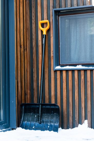 Лопата для уборки снега Plantic Snow 12006-01 54.5x150 см с алюминиевым черенком