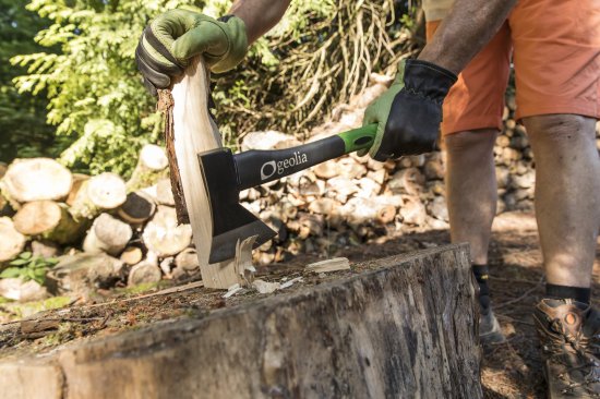 Топор Geolia фиберглассовая ручка 360 мм 600 г