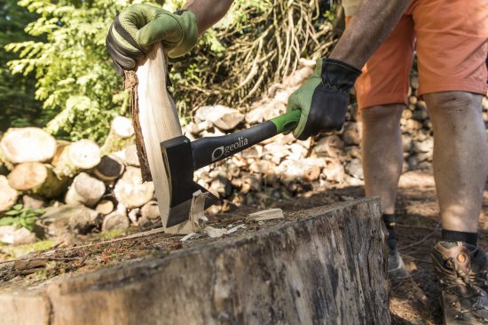 Топор Geolia фиберглассовая ручка 360 мм 600 г