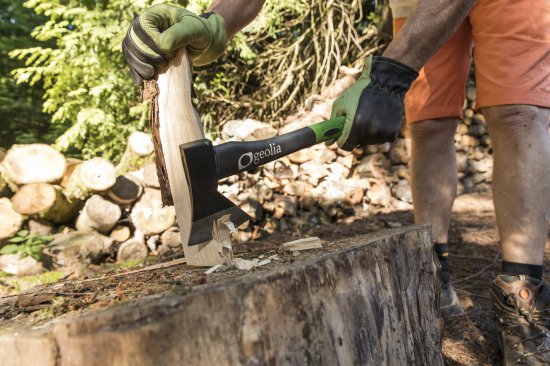 Топор Geolia фиберглассовая ручка 360 мм 600 г