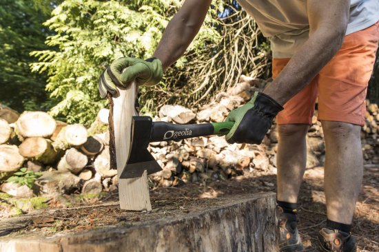 Топор Geolia фиберглассовая ручка 360 мм 600 г