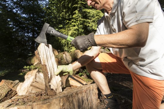 Топор Geolia фиберглассовая ручка 360 мм 600 г