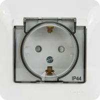 Розетка встраиваемая Systeme Electric Glossa с заземлением со шторками и крышкой цвет белый