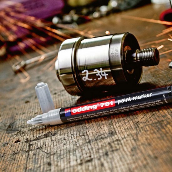 Маркер лаковый Edding 792 черный грифель 0,8 мм