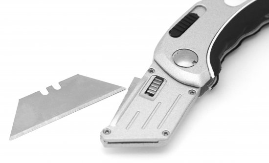 Нож строительный универсальный Rage 19 мм складной