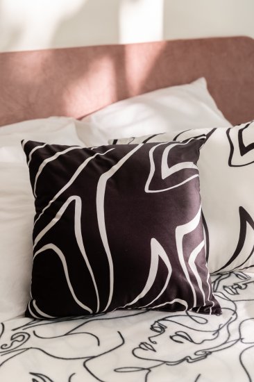 Декоративная подушка Seasons Абстракция 45x45 см цвет чёрный