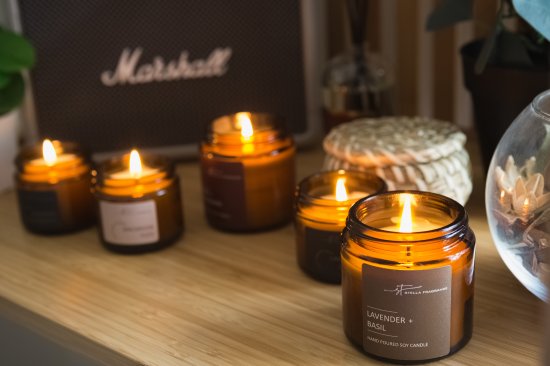 Свеча ароматизированная в стеклянной банке Stella Fragrance Lavender Basil коричневая 90 г