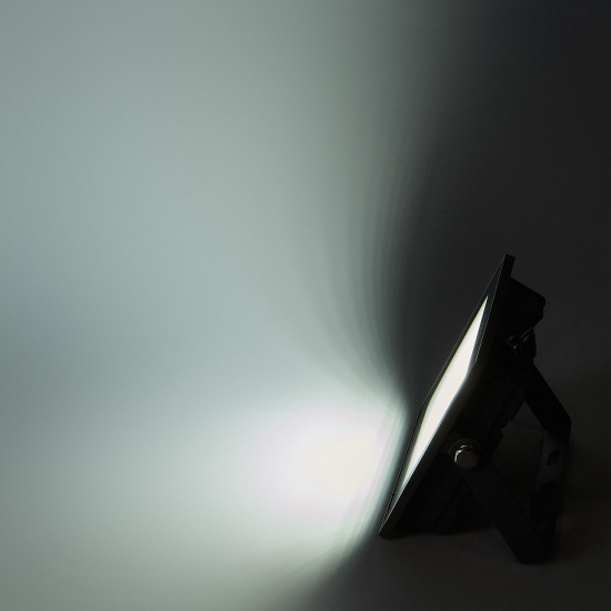 Прожектор светодиодный уличный Lumin Arte 30 Вт 5700К IP65 нейтральный белый свет