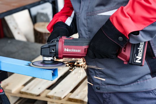 УШМ аккумуляторная бесщеточная Neolaser ACCUM2, 20 В Li-ion 2x4 Ач, 125 мм