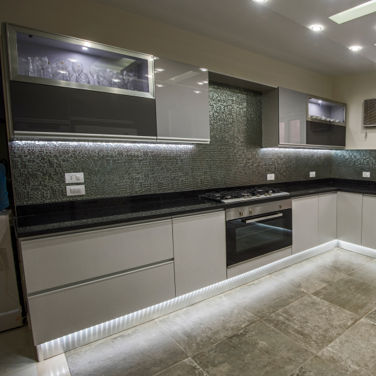 Комплект светодиодной ленты Apeyron SMD5050 12В 10 мм 5м 14.4 Вт/м 60диод/м 700 лм/м 4000 К нейтральный белый свет