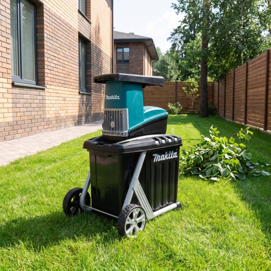 Измельчитель садовый электрический Makita UD2500, 2500Вт