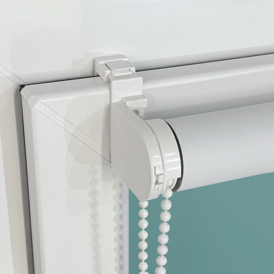 Штора рулонная блэкаут Inspire Santos 120x175 см бирюзовая Celadon 2