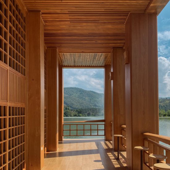 Лак яхтный Neomid алкидно-уретановый полуматовый 4.5 л