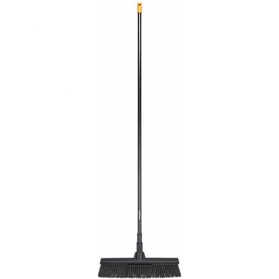 Большая метла Fiskars SolidTM