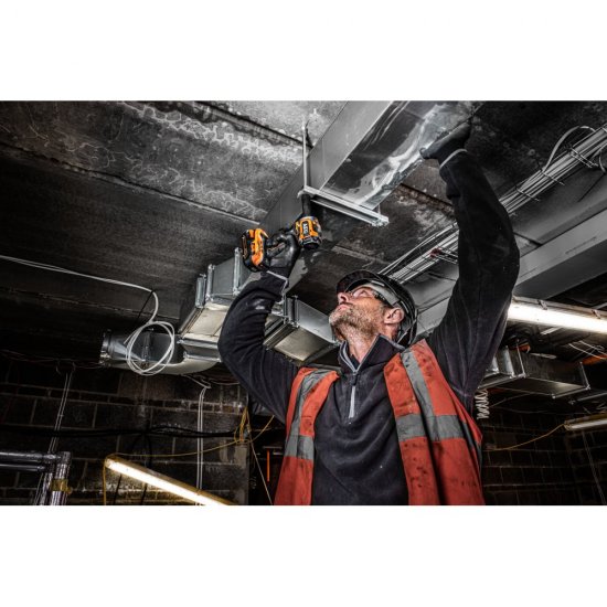 Бесщеточный аккумуляторный гайковерт AEG BSS18S12BL-0