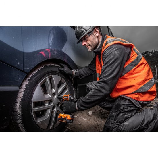 Бесщеточный аккумуляторный гайковерт AEG BSS18S12BL-0