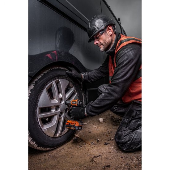 Бесщеточный аккумуляторный гайковерт AEG BSS18S12BL-0