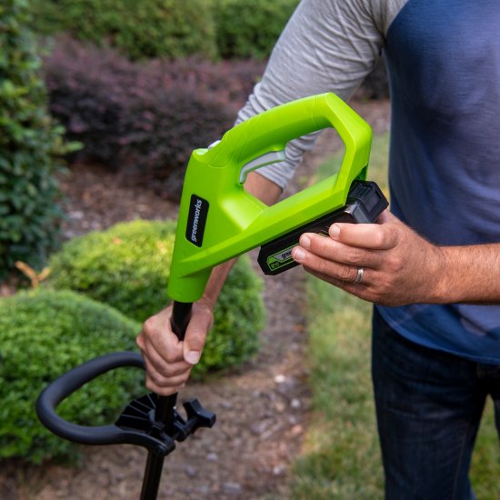 Триммер аккумуляторный GreenWorks 2107207SA 24 В 1x2 Ач АКБ и ЗУ входит в комплект