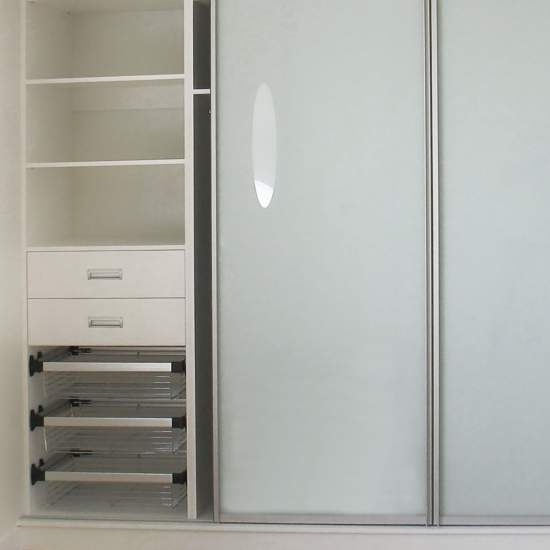 Мебельная ручка врезная серый 128 мм