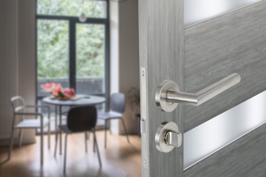 Комплект дверных ручек на розетке Edson WC1R4ST с запиранием цвет нержавеющая сталь