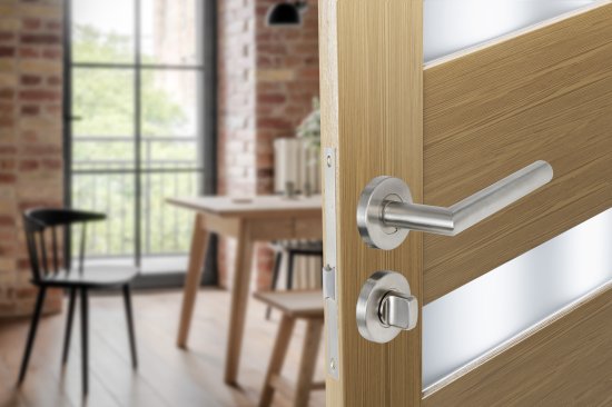 Комплект дверных ручек на розетке Edson WC1R4ST с запиранием цвет нержавеющая сталь