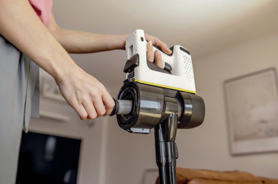 Вертикальный пылесос портативный Karcher VC 4 Cordless myHome черный