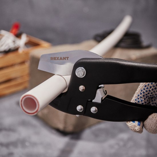 Труборез для пластиковых труб Rexant RS-65Mn d42 мм (11-1019)