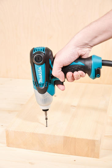 Винтоверт ударный сетевой Makita TD0101F, 230 Вт, 100 Нм