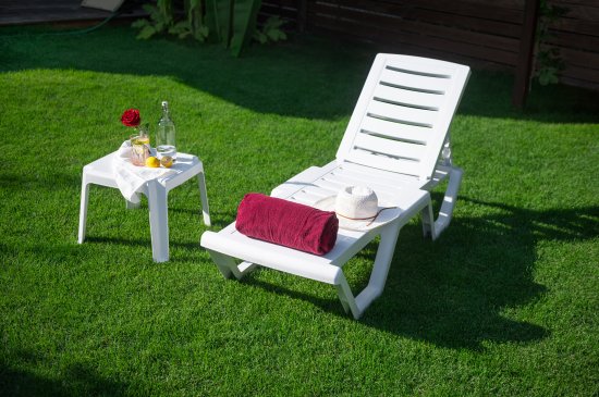 Шезлонг Атлант 186x63x32 см пластик белый