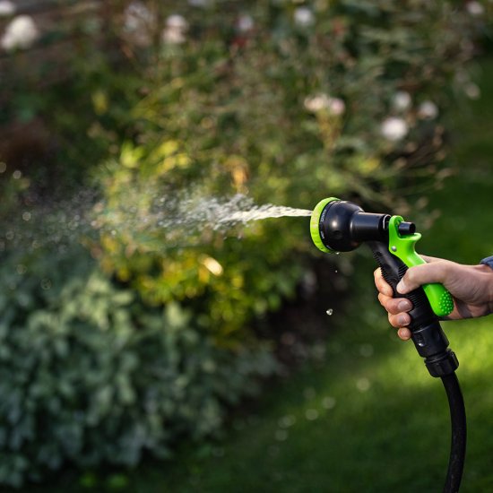 Насос аккумуляторный для полива из бочки Greenworks 24V G24SWP со шлангом 2 м и распылителем (3401007)