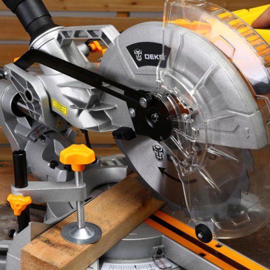 Пила торцовочная сетевая Deko DKMS255, 2300 Вт, 255 мм