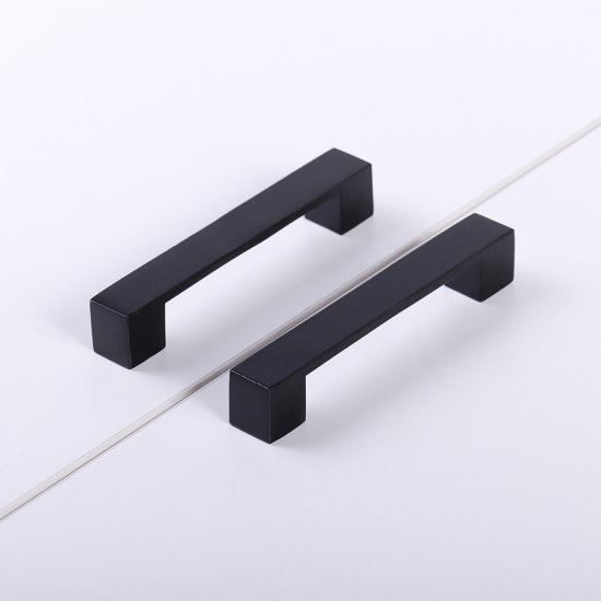 Мебельная ручка-скоба L4.024 черная 128 мм