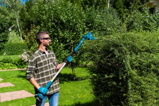 Кусторез аккумуляторный Makita DUN461WSF